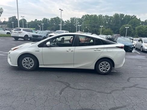 Used 2016 Toyota Prius Two FWD image 8