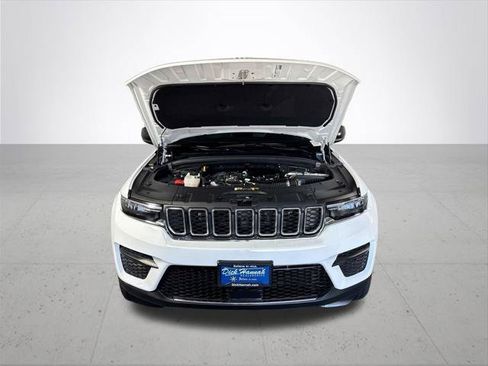 Certified 2025 Jeep Grand Cherokee Laredo AWD/4WD image 22