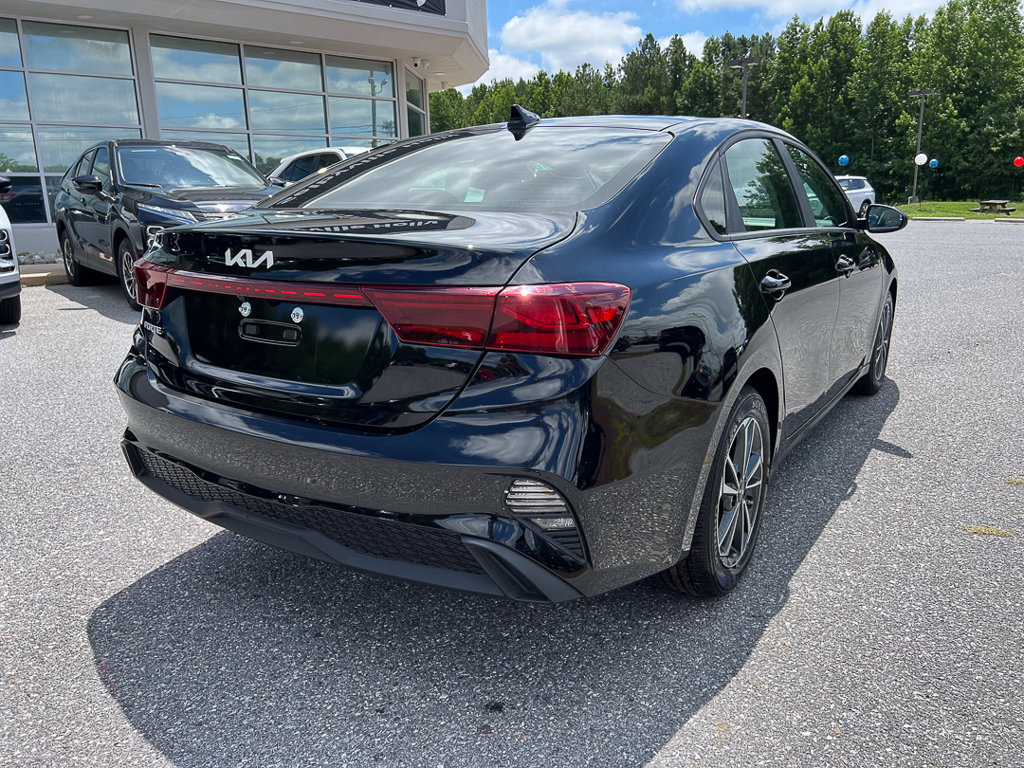 Used 2023 Kia Forte LXS FWD image 5