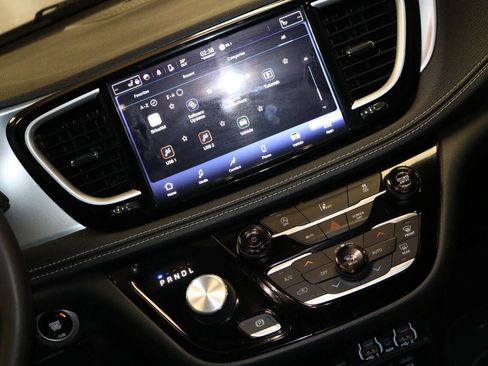 Used 2022 Chrysler Pacifica Touring-L w/ S Appearance Package FWD image 44