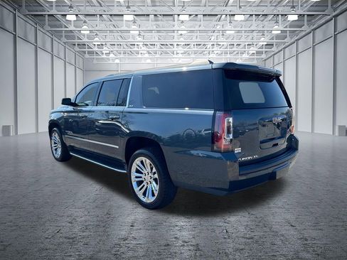 Used 2020 GMC Yukon XL SLT w/ Premium Edition image 5