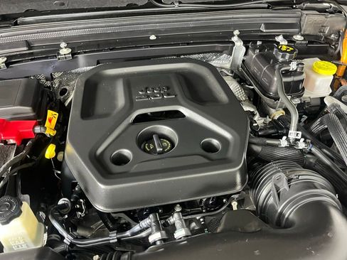 Certified 2025 Jeep Wrangler Unlimited Sahara w/ Safety Group image 31