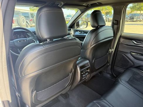Used 2023 Jeep Grand Cherokee Altitude RWD image 28