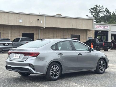 Used 2024 Kia Forte LXS FWD image 9