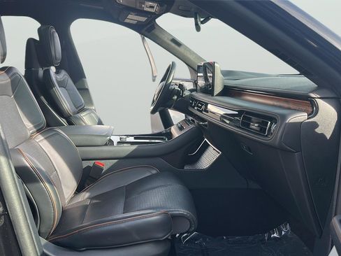 Used 2025 Lincoln Aviator Black Label w/ Jet Appearance Package image 13