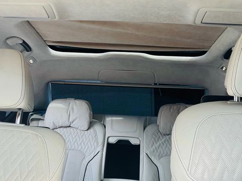 Used 2018 BMW M760i xDrive image 5