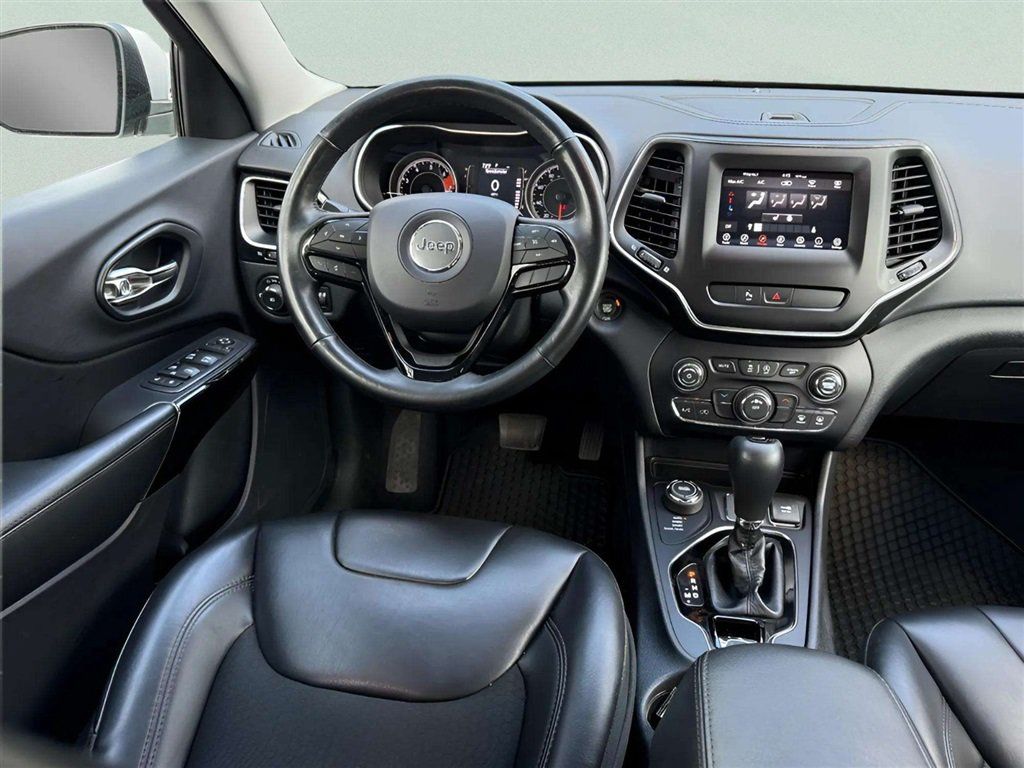 Used 2019 Jeep Cherokee Latitude Plus AWD/4WD image 16