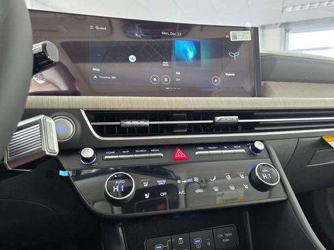 New 2025 Hyundai Sonata Limited image 24