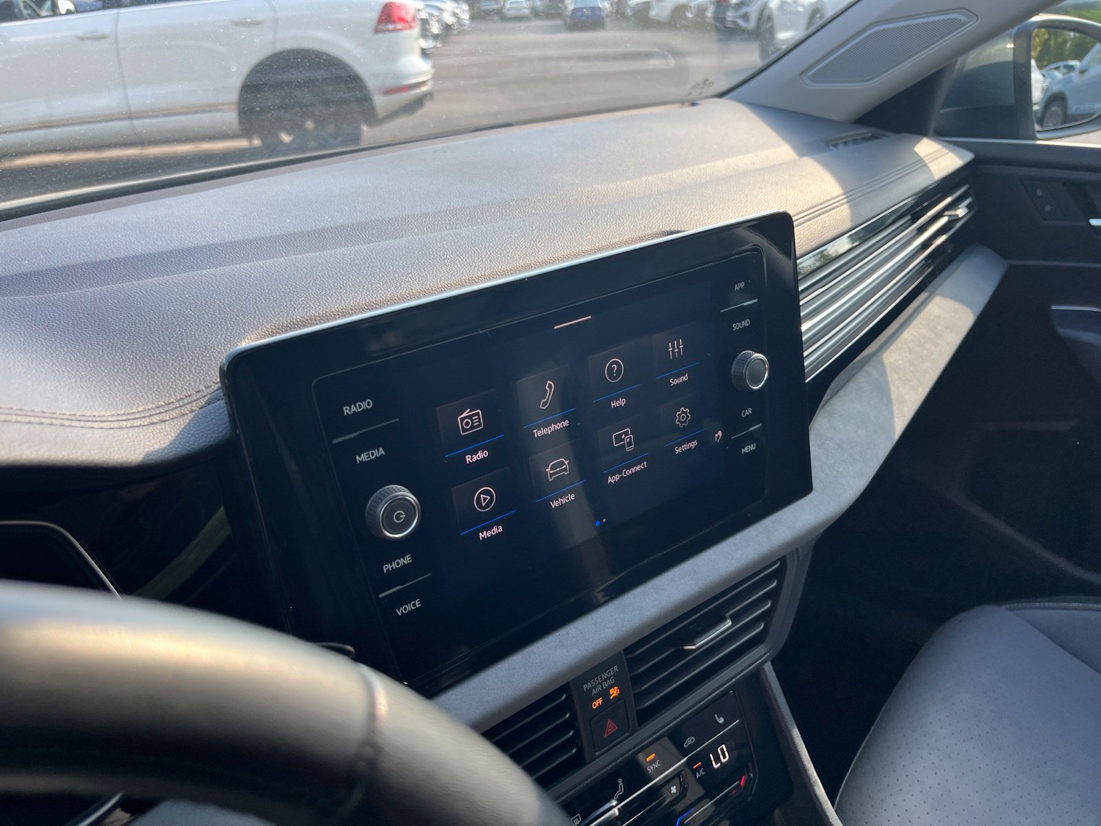Certified 2025 Volkswagen Jetta SE FWD image 21