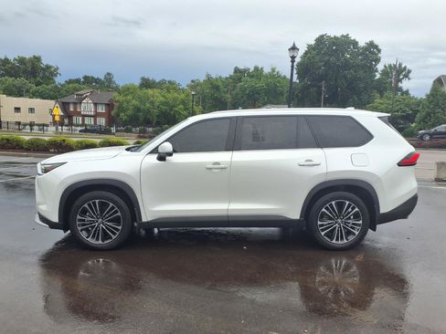 Used 2024 Toyota Grand Highlander AWD Hybrid image 31