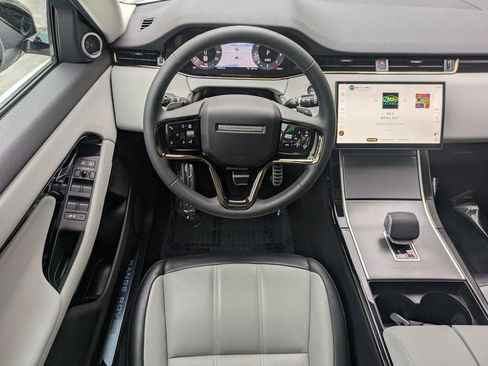 Certified 2025 Land Rover Range Rover Evoque Dynamic SE AWD/4WD image 18