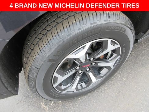 Used 2025 GMC Yukon AT4 w/ AT4 Premium Package AWD/4WD image 3