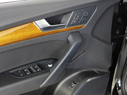 Used 2023 Audi Q5 2.0T Premium w/ Convenience Package image 12