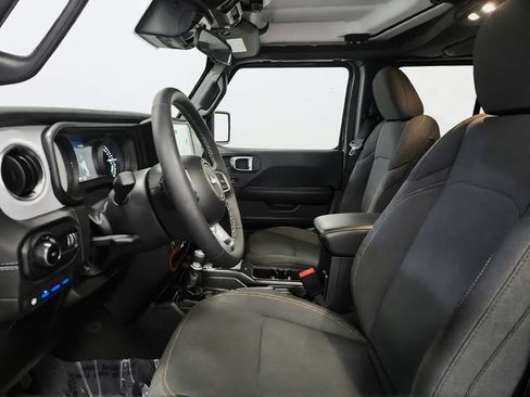 Used 2025 Jeep Wrangler Unlimited Sahara AWD/4WD image 9