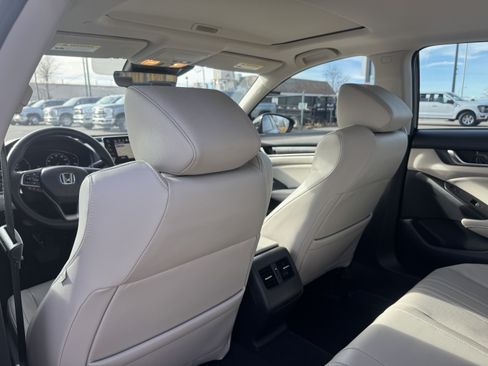 Used 2018 Honda Accord Touring image 16