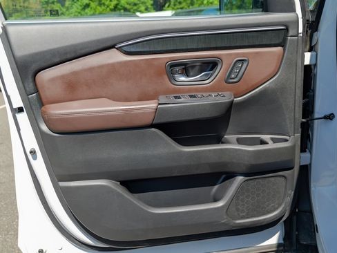 Used 2025 Honda Pilot Elite image 16