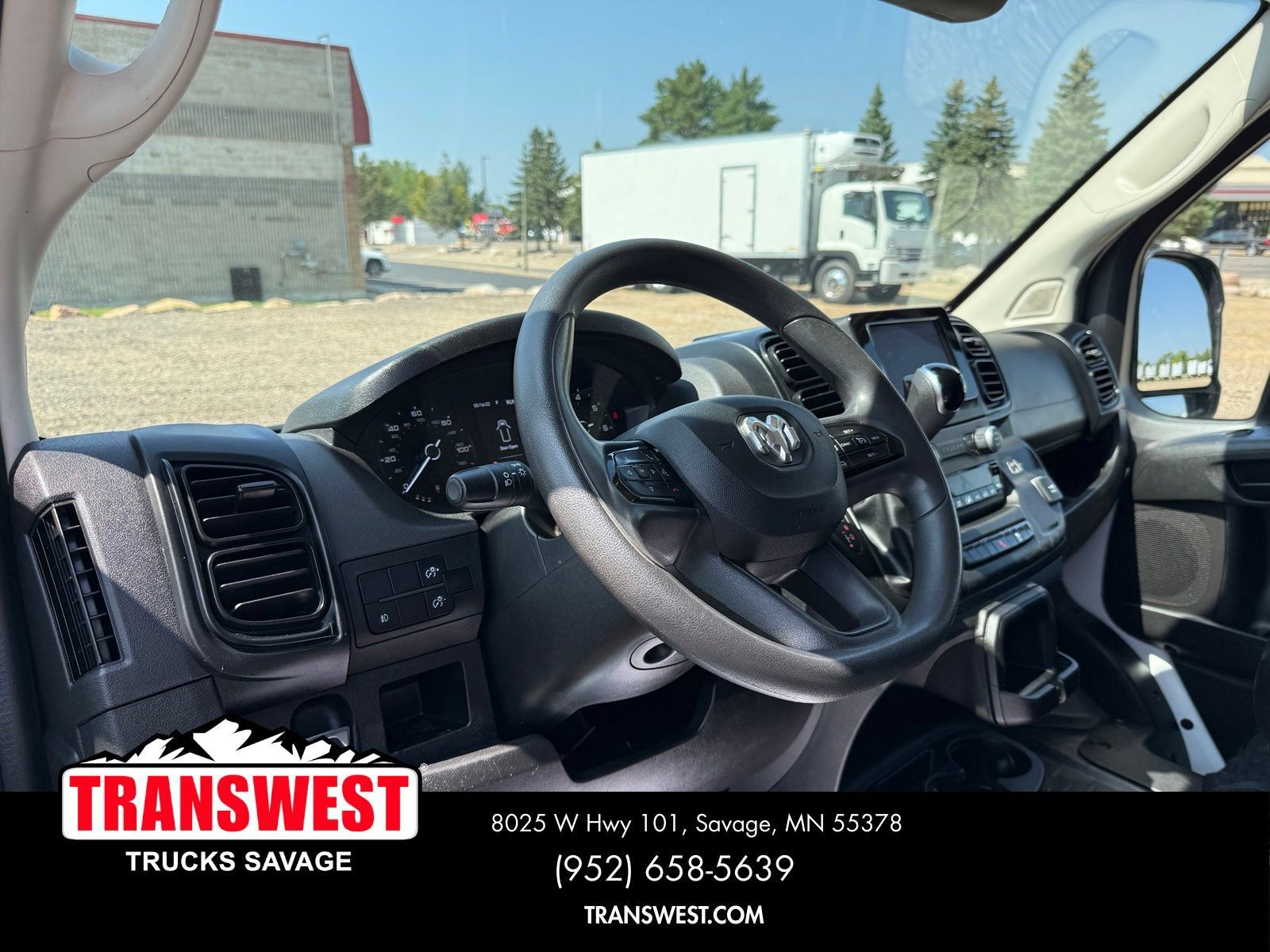 Used 2025 RAM ProMaster 2500 w/ Convenience Group FWD image 3