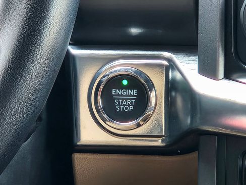 Used 2022 Ford F150 Lariat AWD/4WD image 15