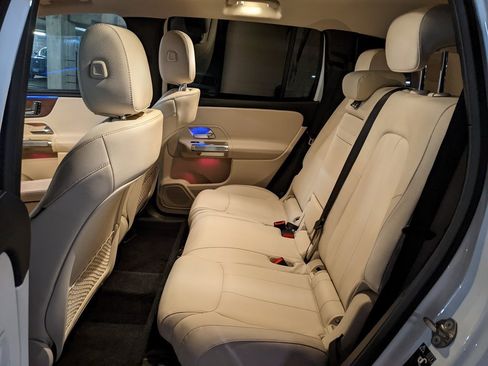 Used 2022 Mercedes-Benz GLB 250 4MATIC image 23