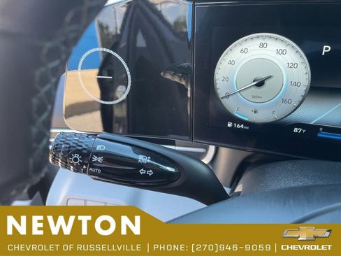 Used 2023 Hyundai Elantra Limited FWD image 17