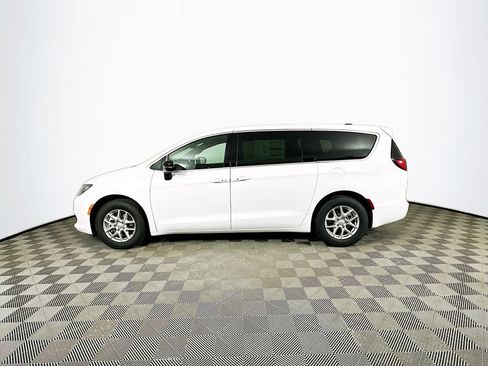 New 2026 Chrysler Voyager LX FWD image 5