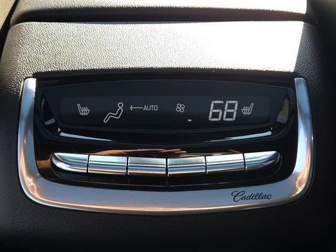 Used 2023 Cadillac XT6 Premium Luxury w/ Technology Package FWD image 16