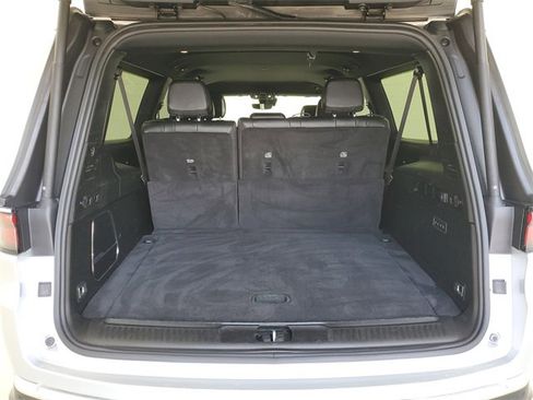 Used 2024 Jeep Wagoneer L Series II w/ Flexible Seating Group image 9