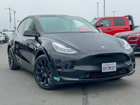 Used 2021 Tesla Model Y Long Range image 11