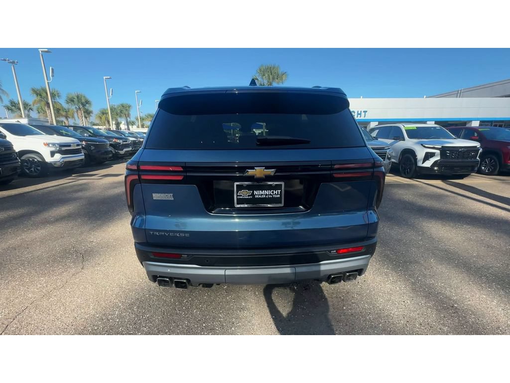 Used 2026 Chevrolet Traverse LT FWD image 3