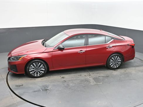 Used 2024 Nissan Altima 2.5 SV image 31