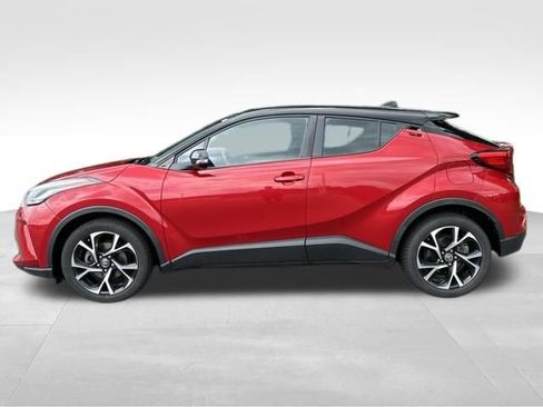 Used 2020 Toyota C-HR XLE FWD image 2