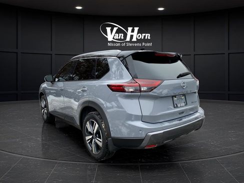 Used 2025 Nissan Rogue SL w/ SL Premium Package image 3