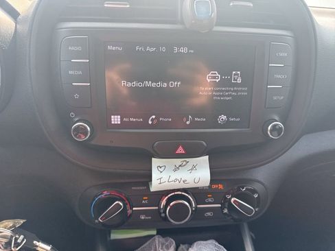 Used 2023 Kia Soul LX w/ LX Technology Package image 9