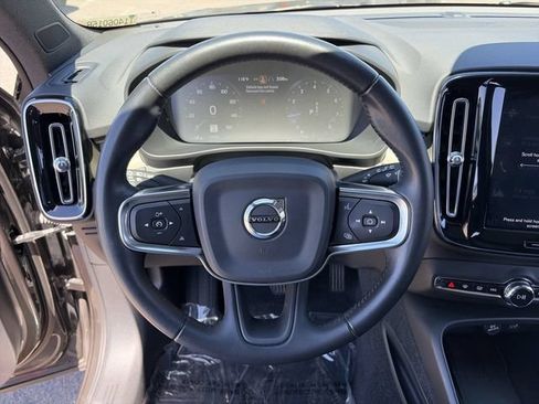 Used 2019 Volvo XC40 T4 Inscription FWD image 24