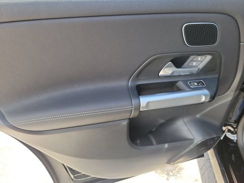Used 2023 Mercedes-Benz EQB 300 4MATIC image 20