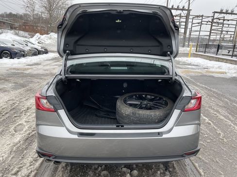 Used 2025 Toyota Camry SE image 13