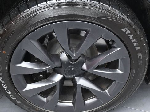 Used 2024 Tesla Model X image 37