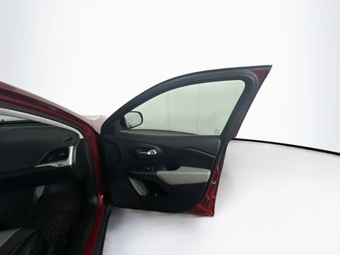 Used 2014 Jeep Cherokee Limited FWD image 31