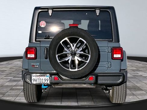 Used 2024 Jeep Wrangler Unlimited image 5