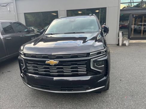 Used 2025 Chevrolet Suburban High Country AWD/4WD image 4
