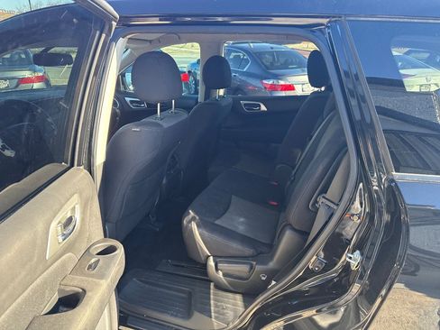Used 2017 Nissan Pathfinder SV image 12