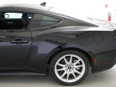 Used 2025 Ford Mustang GT Premium RWD image 3