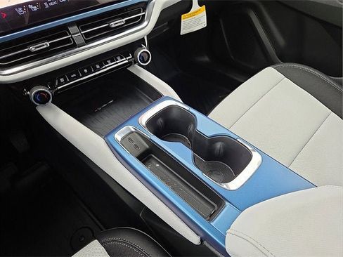 New 2025 Chevrolet Equinox EV LT w/ Convenience Package II image 25