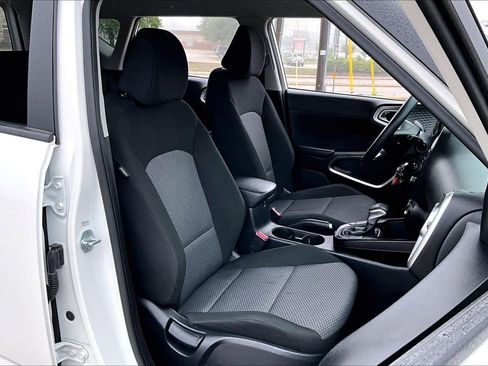 Used 2022 Kia Soul LX FWD image 9