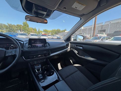 Used 2025 Nissan Rogue SV FWD image 37