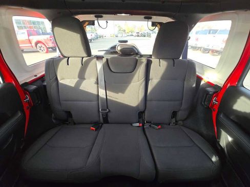Used 2023 Jeep Wrangler Sahara image 17