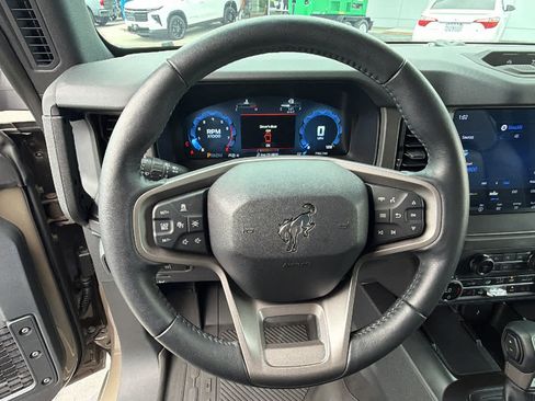 Used 2025 Ford Bronco Badlands AWD/4WD image 18
