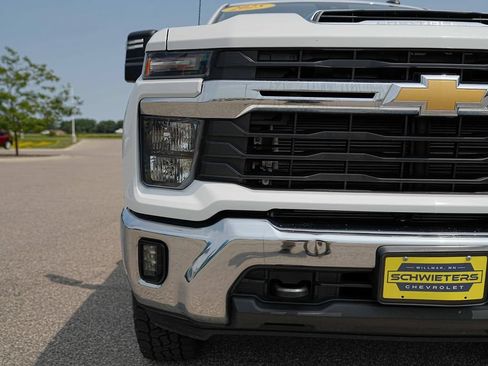 Used 2025 Chevrolet Silverado 2500 LT w/ Convenience Package AWD/4WD image 3