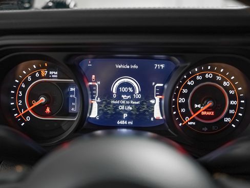 Used 2025 Jeep Gladiator Mojave w/ Convenience Group AWD/4WD image 12