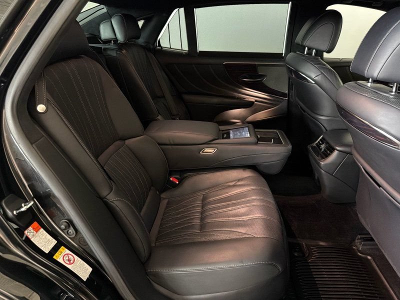 Used 2018 Lexus LS 500 w/ Luxury Package RWD image 18